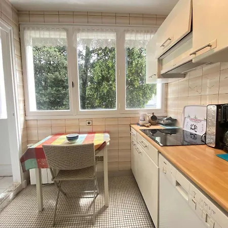 Calme Et Verdoyant: 2 Pièces, Terrasse, Parking, Proche Et Commerces - Fr-1-245-74 *