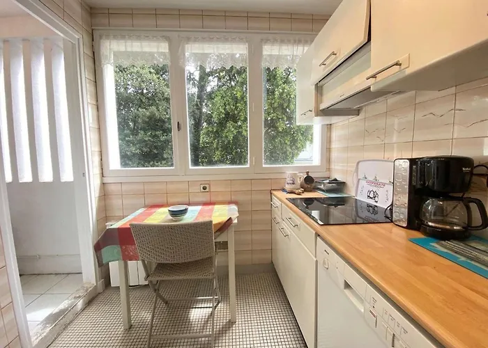 Calme Et Verdoyant: 2 Pièces, Terrasse, Parking, Proche Et Commerces - Fr-1-245-74 *