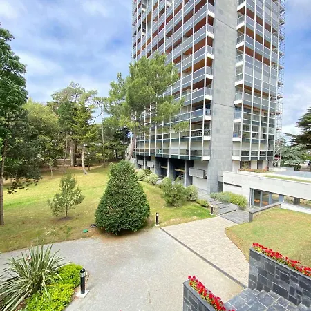 Calme Et Verdoyant: 2 Pièces, Terrasse, Parking, Proche Et Commerces - Fr-1-245-74 * La Baule-Escoublac