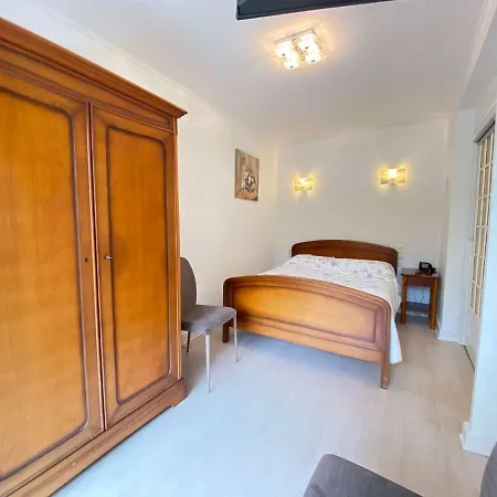 Appartamento Calme Et Verdoyant: 2 Pièces, Terrasse, Parking, Proche Et Commerces - Fr-1-245-74 *