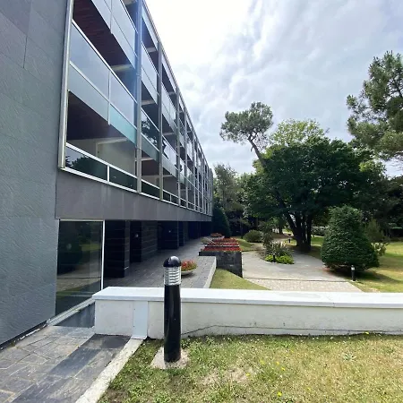 Apartman Calme Et Verdoyant: 2 Pieces, Terrasse, Parking, Proche Et Commerces - Fr-1-245-74 *