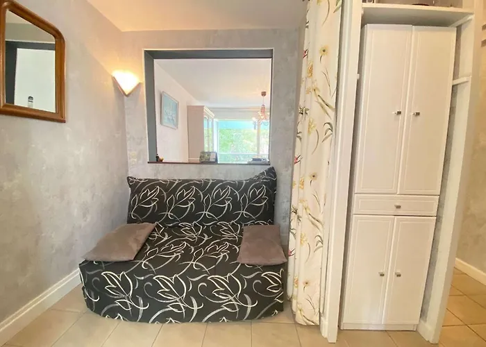 Calme Et Verdoyant: 2 Pieces, Terrasse, Parking, Proche Et Commerces - Fr-1-245-74 * La Baule